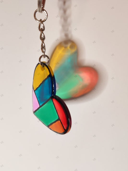 Llavero de corazón de colores variados