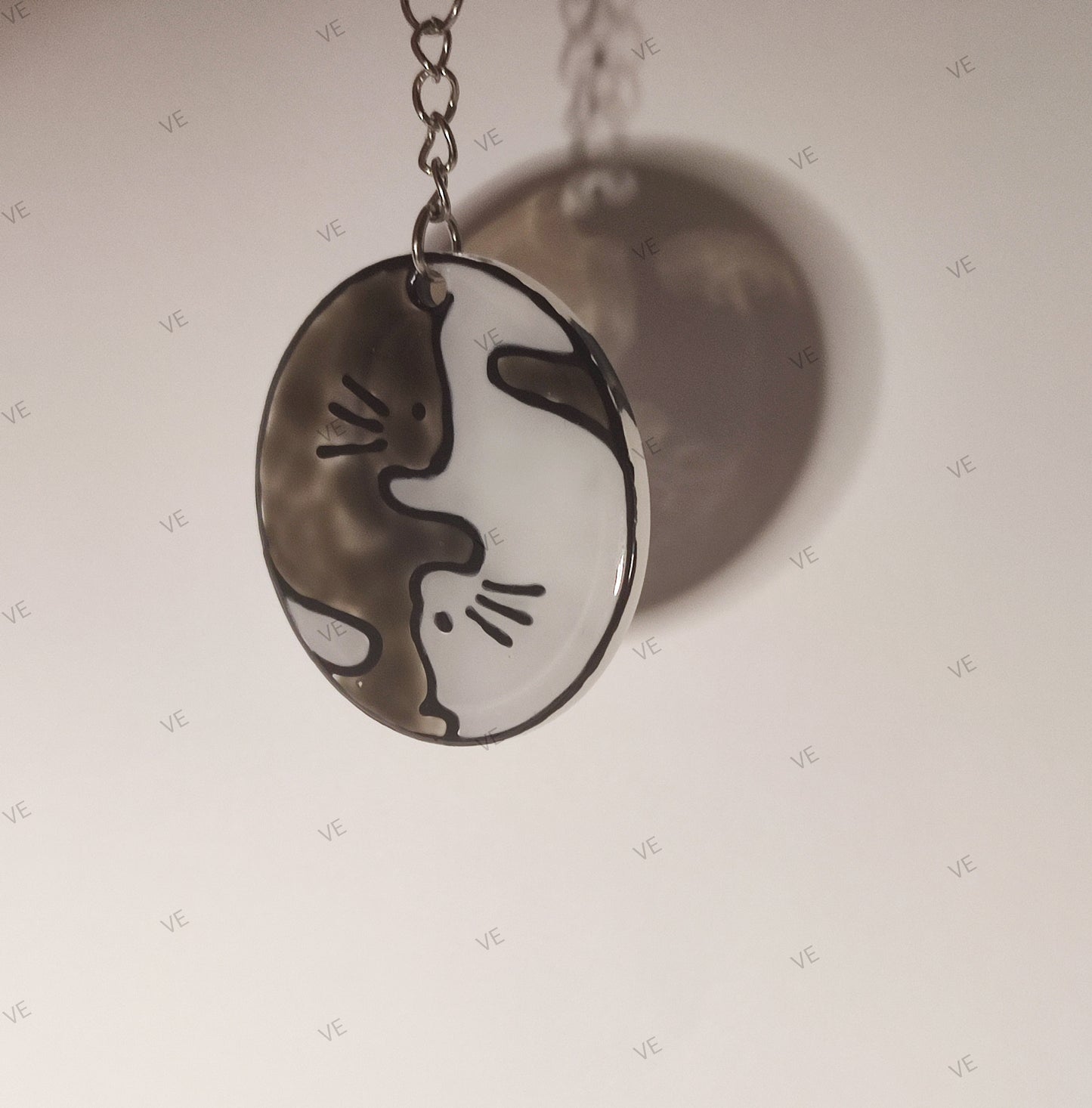 Round Jin Jang cats keychain